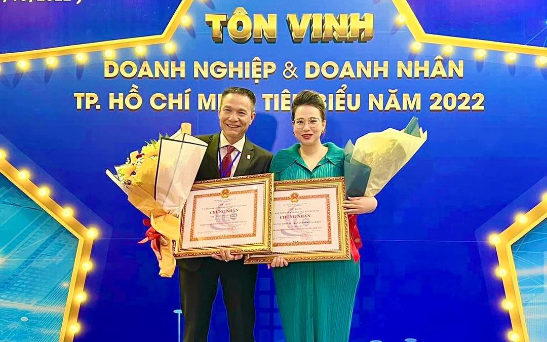 CÔNG TY CỔ PHẦN CƠ KHÍ XÂY DỰNG THÁP KIM VINH DỰ ĐÓN NHẬN GIẢI THƯỞNG DOANH NGHIỆP – DOANH NHÂN TPHCM TIÊU BIỂU NĂM 2022